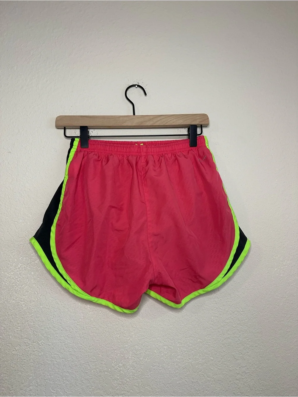 Nike Women’s Dri-FIT Athletic Pink Shorts Size Small